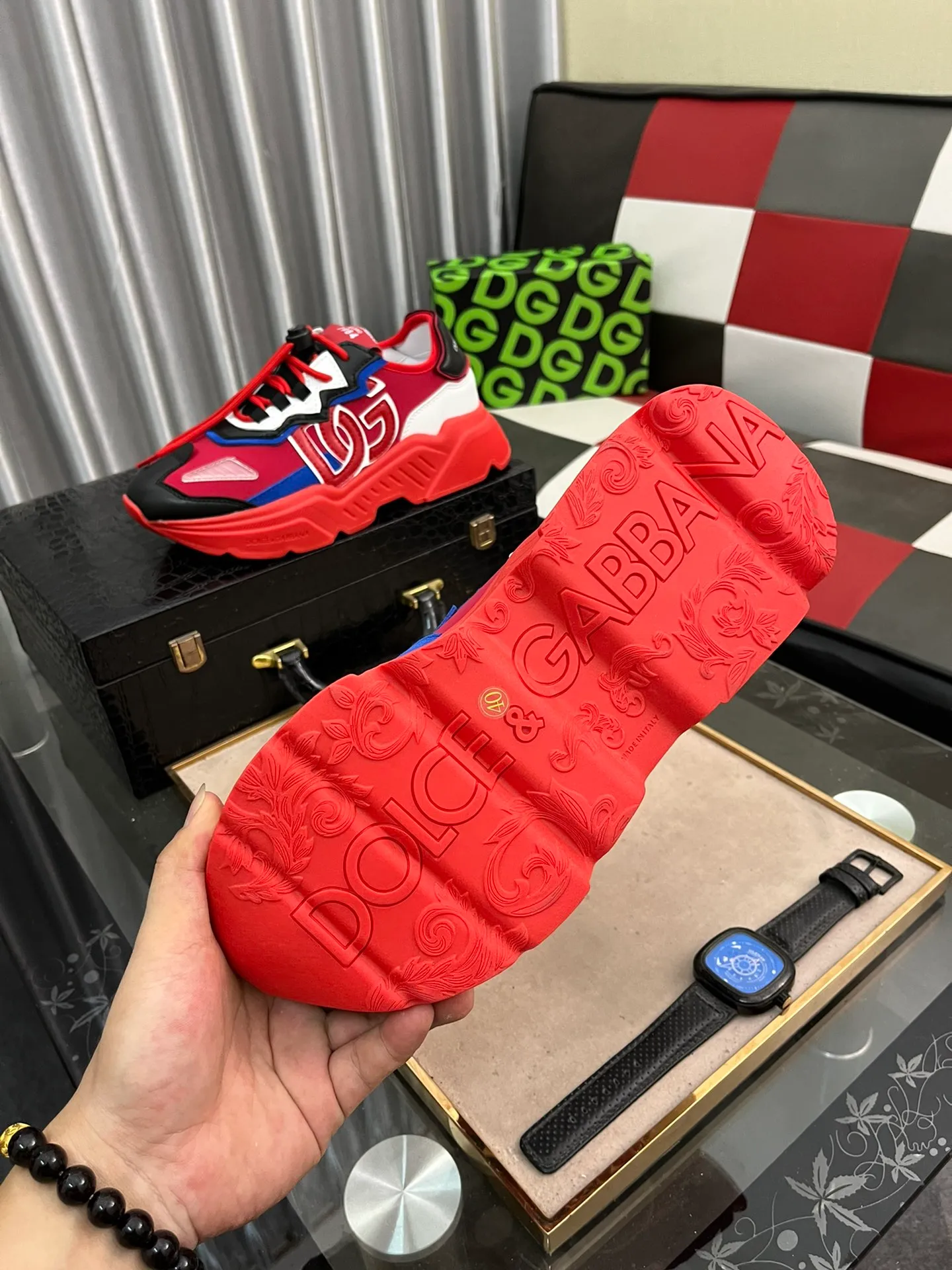 Men's shoes 💰480⌚️⌚️DG's latest popular casual shoes 🔥🔥, the tongue has the brand's iconic details, and the combination of silk cowhide and cow suede enhances the style. Fashionable and versatile, it can complement any look. Create an exquisite design with unique dynamic vitality and modern atmosphere, showing modern elegance. Size: 35-46